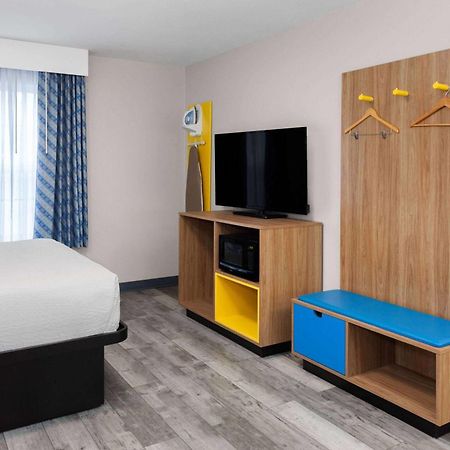 Days Inn & Suites By Wyndham Sellersburg Esterno foto