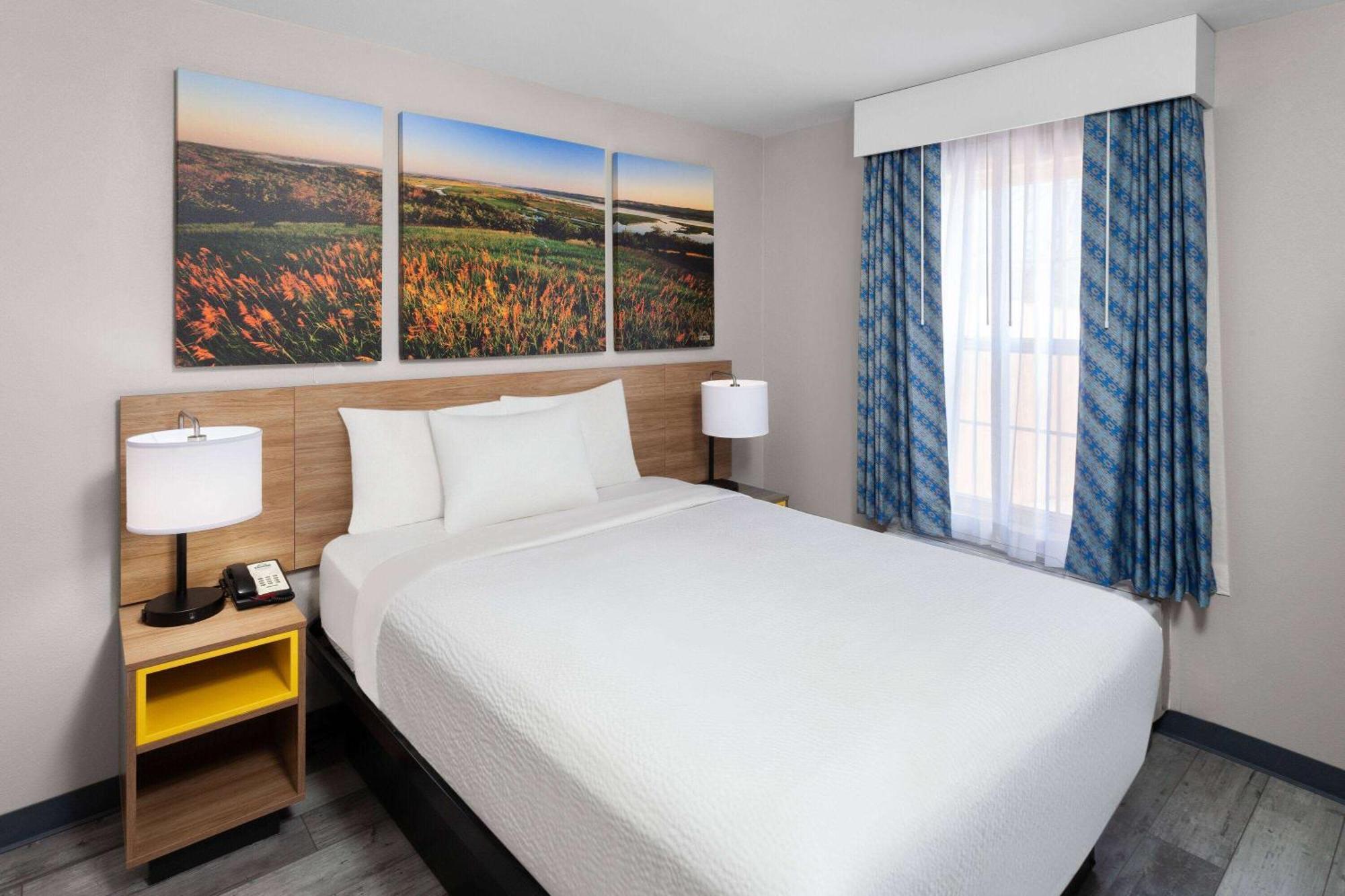 Days Inn & Suites By Wyndham Sellersburg Esterno foto