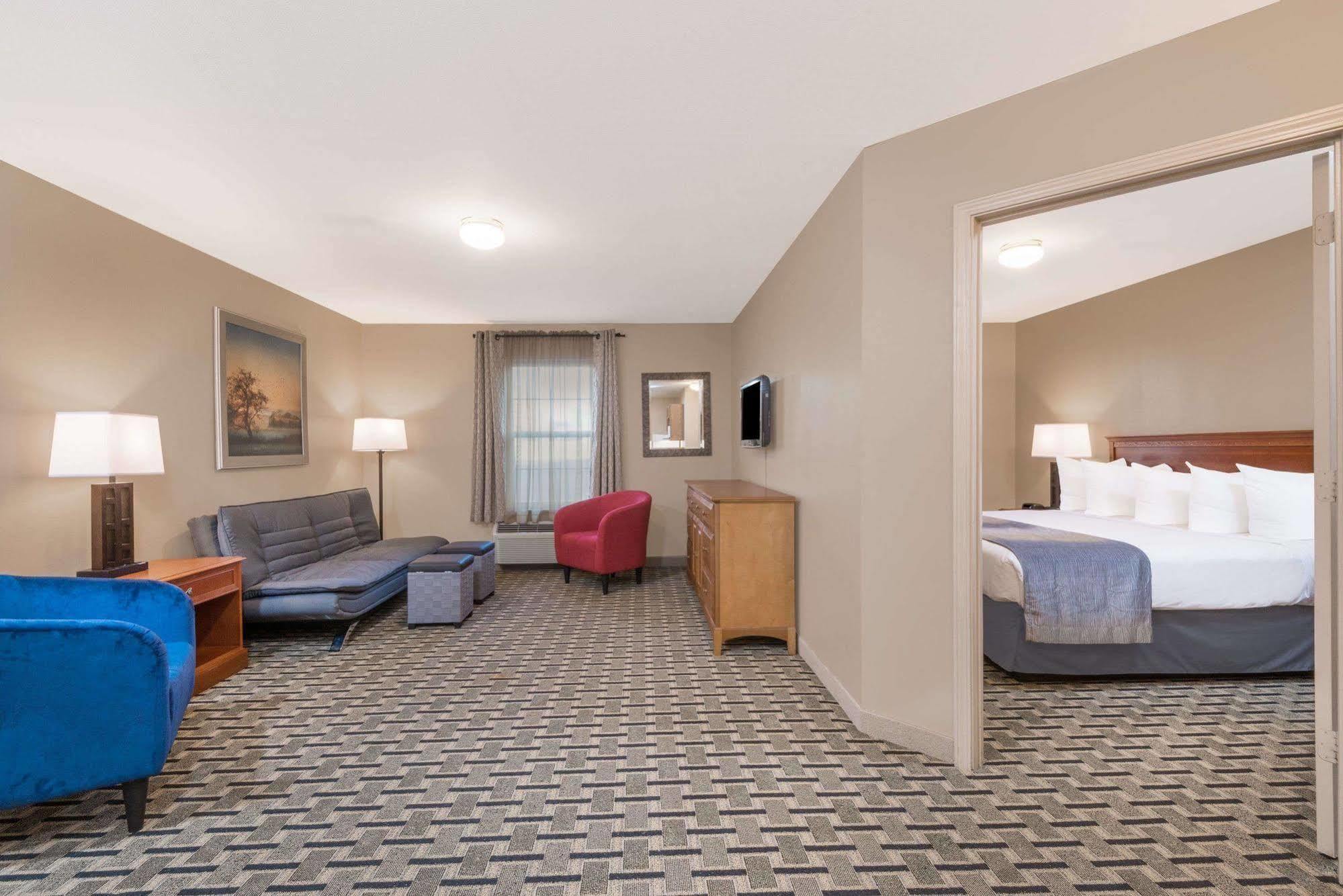 Days Inn & Suites By Wyndham Sellersburg Esterno foto